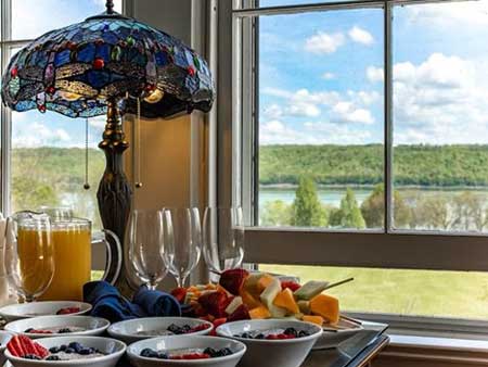 taughannock inn dining